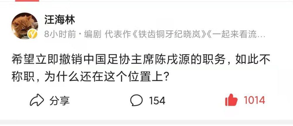 第28分钟，阿诺德角球开出，中路的范迪克头球冲顶，奥纳纳神勇将球拖出。